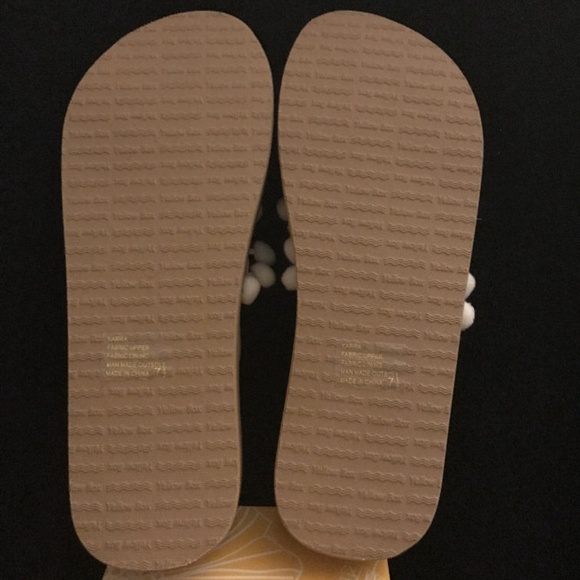 NIB!!  Karra Pom Pom Sandal in Coral - Picture 4 of 4